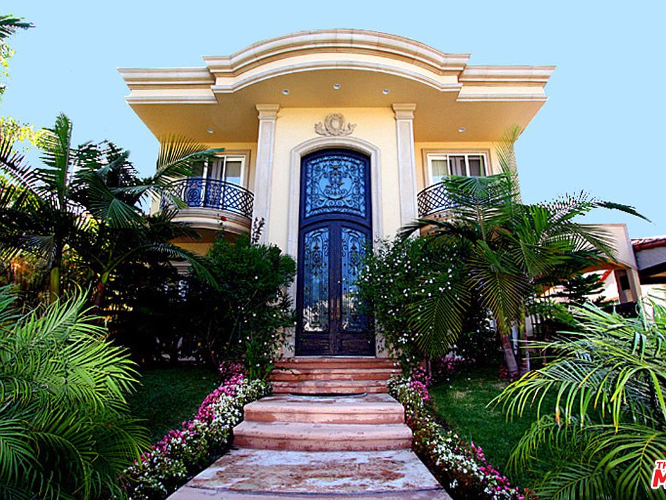 1st image of 209 S Crescent Dr