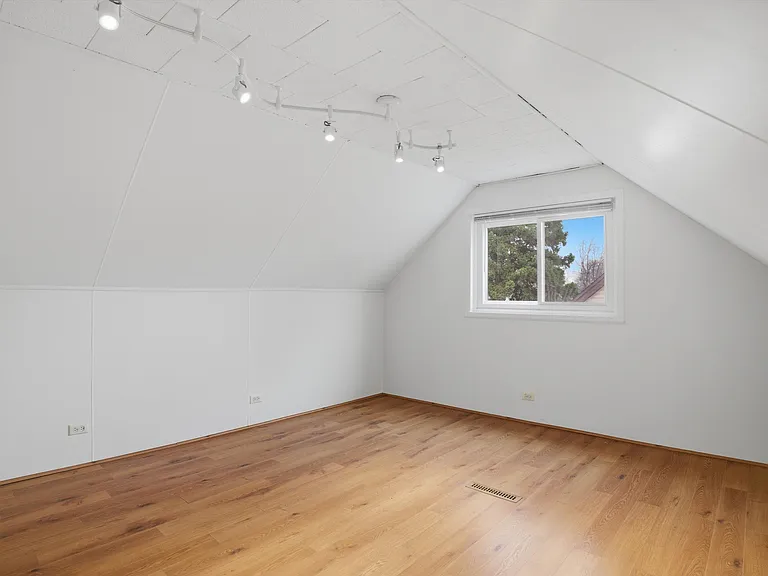 8912 Windsor Ln — Photo 24