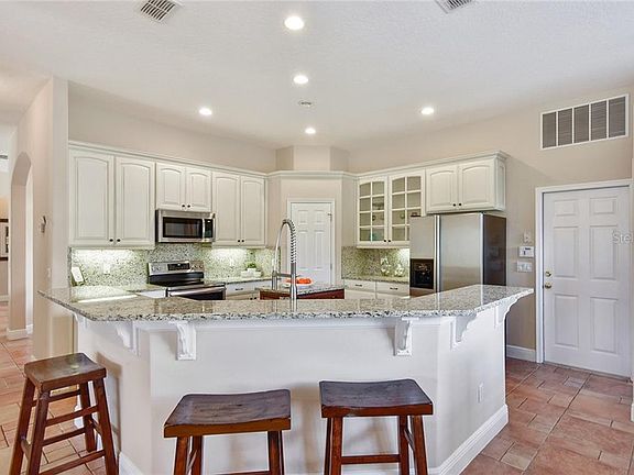 4th image of 520 Willowlake Ct