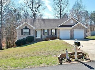 7521 Kristen Dr, Oak Ridge, NC 27310