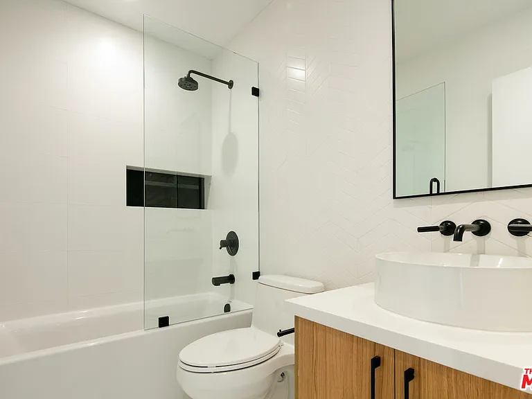 2811 3rd St #8 — Photo 12