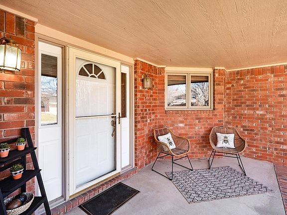 3rd image of 122 Dogwood Ct