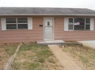 503 S 3rd St, De Soto, MO 63020