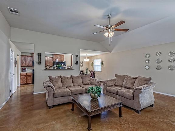 3rd image of 221 Woodland Blvd