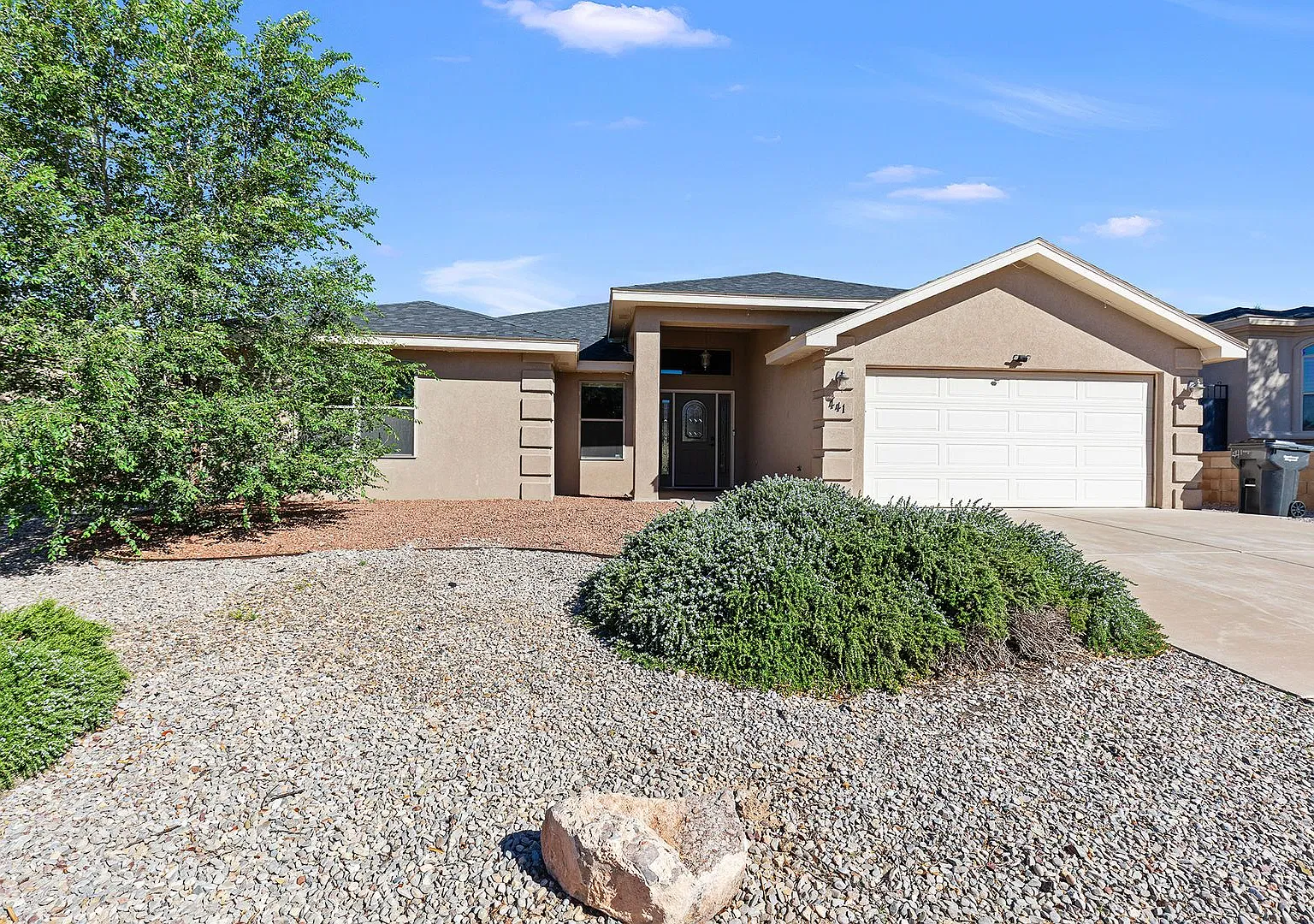 Spacious 4 Bedroom 2 Bath House near Golf Course — Photo 1