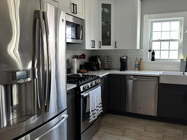 127 Abbott St #3 — Photo 4