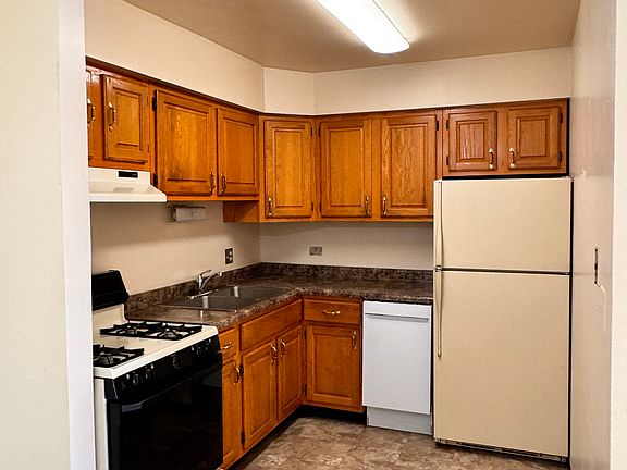 2nd image of 910 Westmoreland Dr APT 7