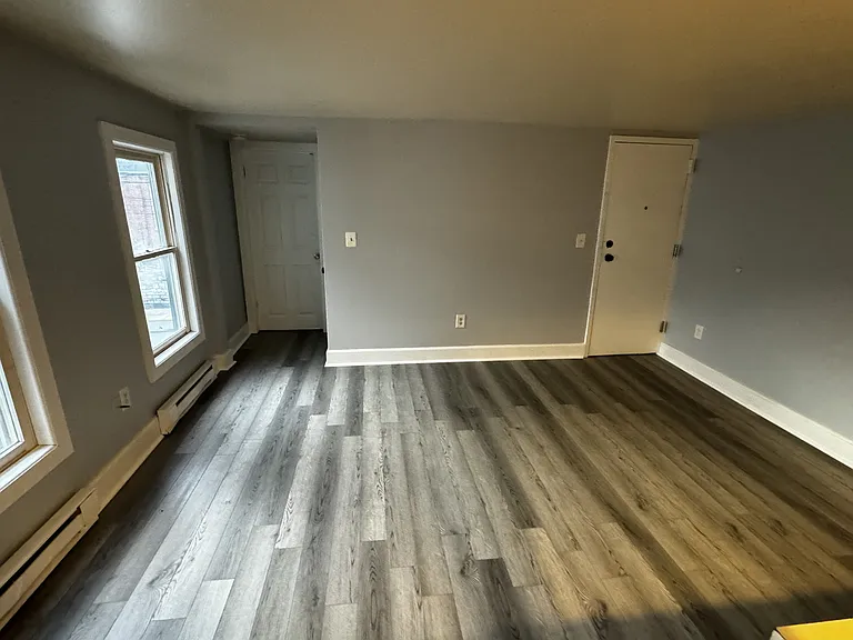 320 W Stephen St #B — Photo 6