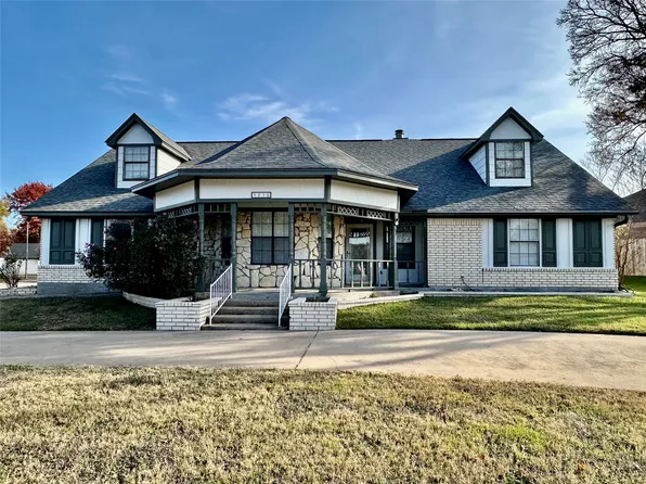 3230 Village Park Dr, Waco, TX 76708