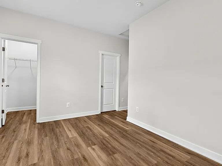 3947 Rookwood Ave #B — Photo 16