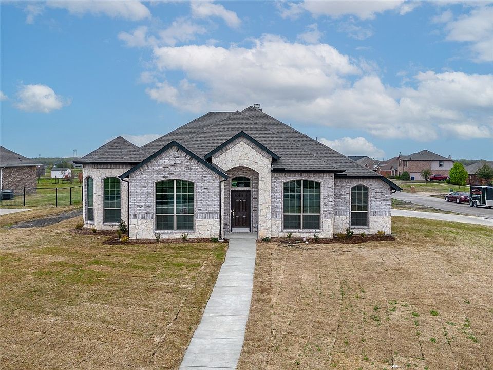 1st image of 679 Meadowlark Ln
