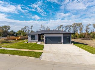 4713 Luke St, Cedar Falls, IA 50613