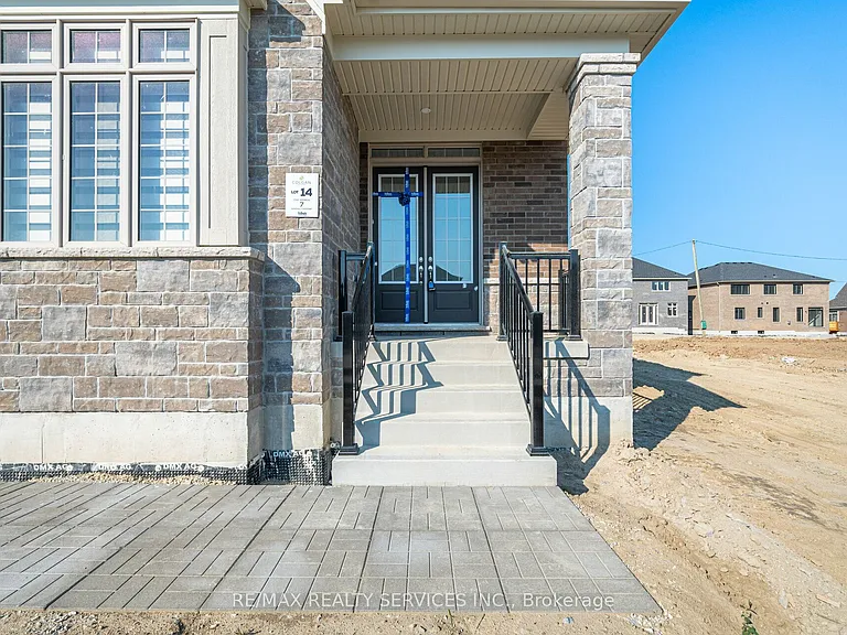 7 Sandhill Cres N — Photo 4
