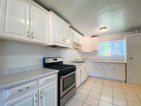 3rd image of 6667 Kelly St