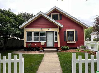422 Arizona Ave SW, Orange City, IA 51041