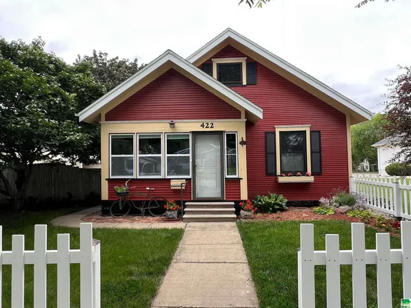 422 Arizona Ave SW, Orange City, IA 51041