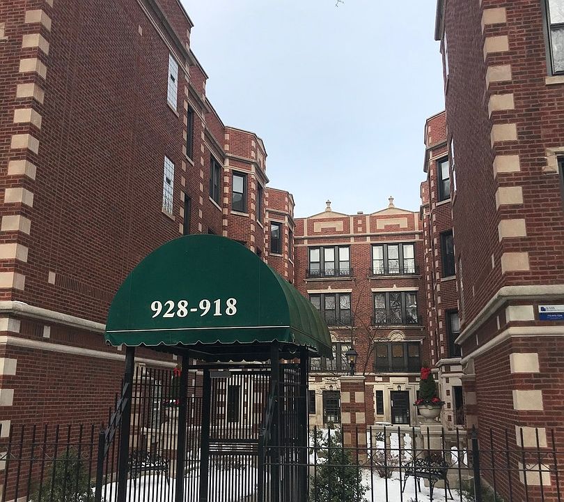 1st image of 926 W Ainslie St APT 2S