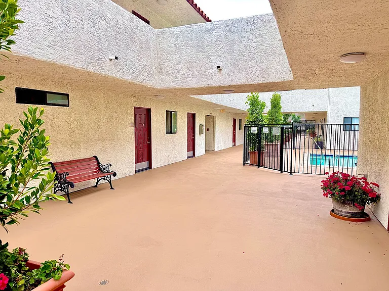 Royal Hazeltine Villas — Photo 48