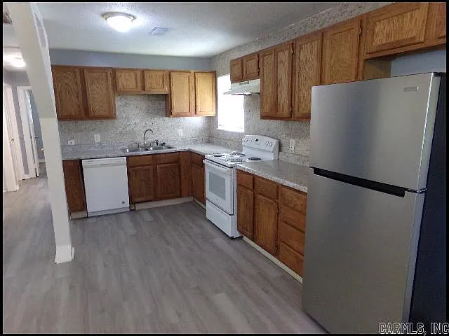 908 Greenlea Dr — Photo 5