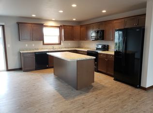 1341 Moon Ridge Ct, Kaukauna, WI 54130