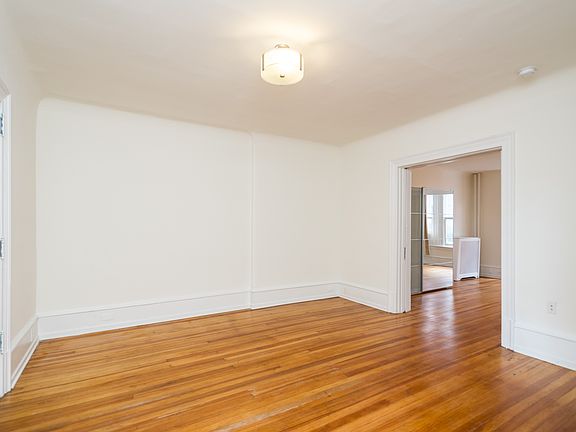 2nd image of 338 S 15th St Unit 3R