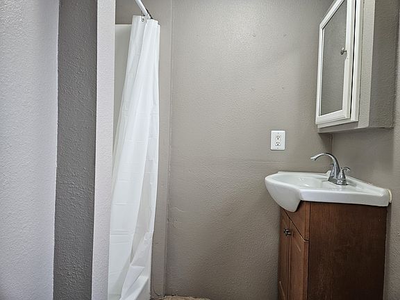 4th image of 16680 Verde St