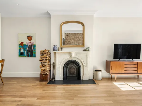 67 Perry Street image 2 of 14