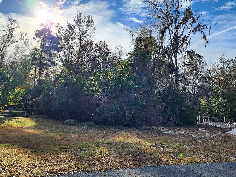 2nd image of 625 SE Rosewood Cir