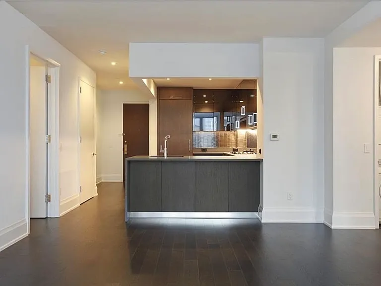 50 Riverside Blvd #10J — Photo 4