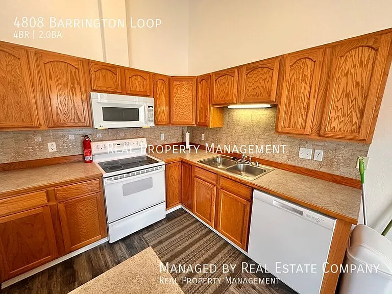 4808 Barrington Loop — Photo 5