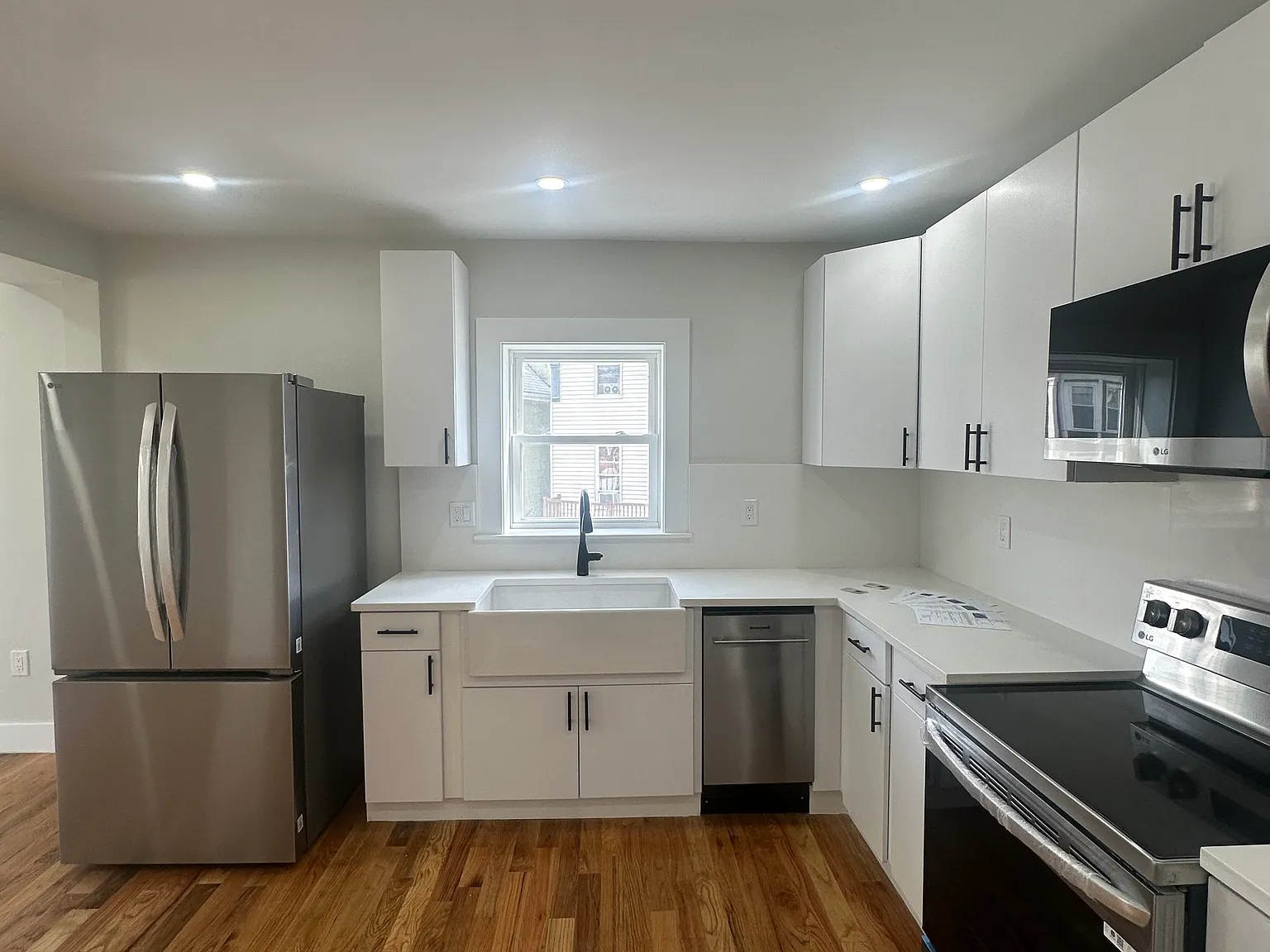 2 bed, 1600 sqft, $2,900 — Photo 3