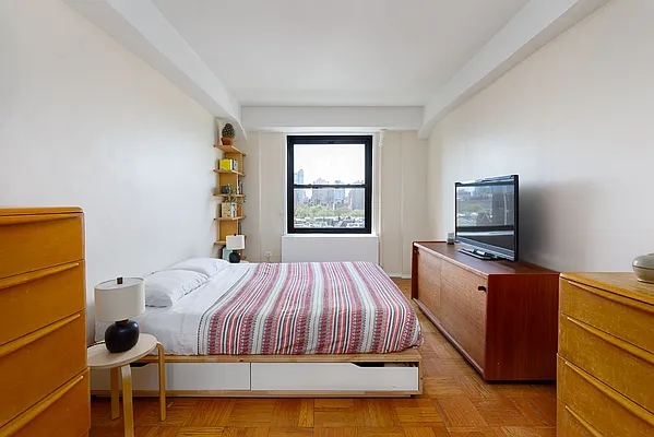 Sold by Compass | media 18