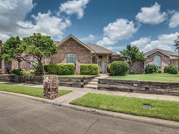 2nd image of 835 Greenridge Dr