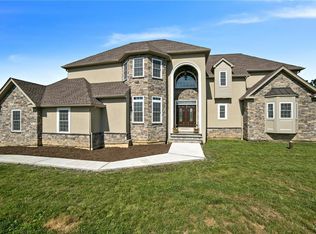 122 Fox Ridge Rd, Nazareth, PA 18064