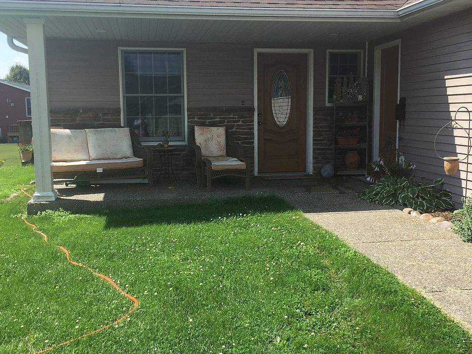 1st image of 951 E Taft St