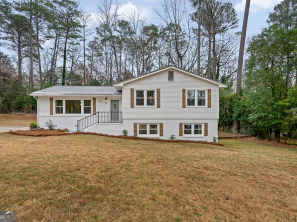 1831 Lullwater Cir, Macon, GA 31211