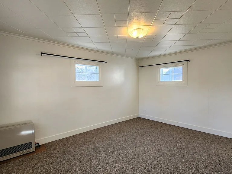 521 & 1/2 S 1 W — Photo 2