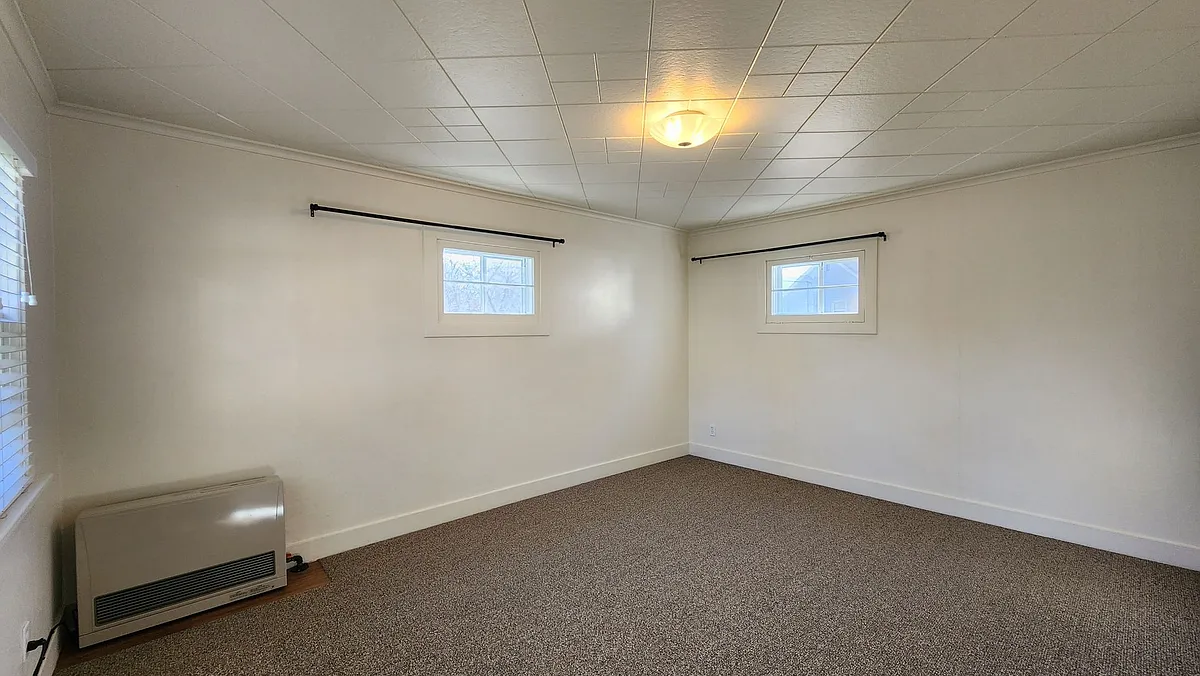 Building Photo - 521 & 1/2 S 1 W