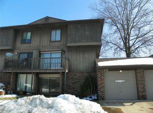 7366 Creekwood Dr #9C, North Royalton, OH 44133