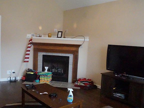 2nd image of 1010 Hendricks Ct