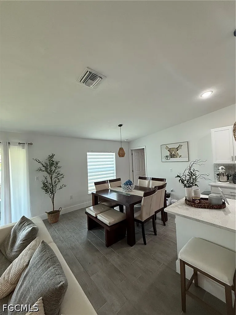 4 bed, 2.0 bath, 1651 sqft, $2,000 — Photo 3