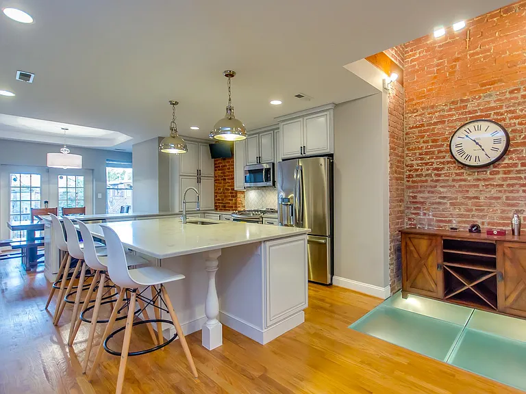 510 E St NE #A — Photo 6