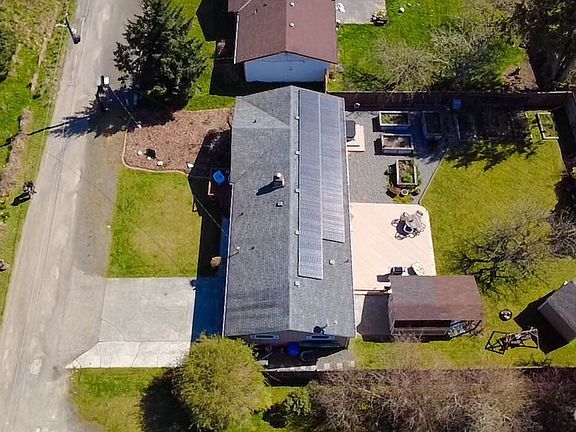 3rd image of 310 E Hillcrest Drive