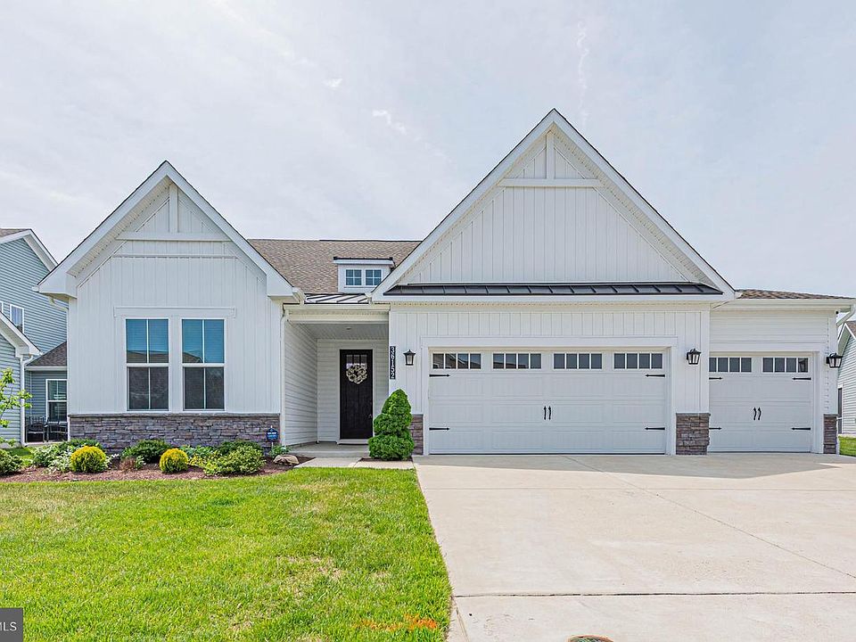 1st image of 36152 Windsor Park Dr