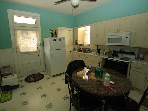 4th image of 3925 Delmar Ave