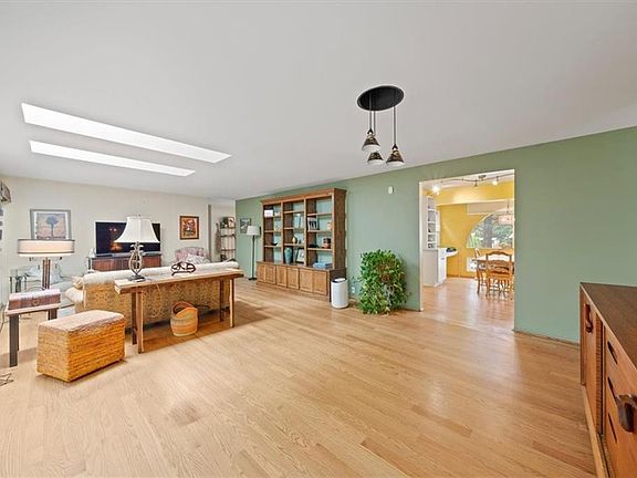 5th image of 7819 Canterbury St