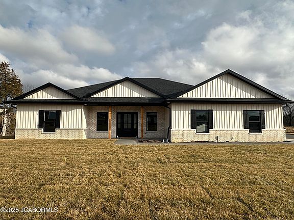 2nd image of 1522 Summerfield Dr