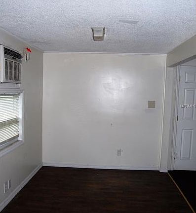 2nd image of 2132 Elizabeth St