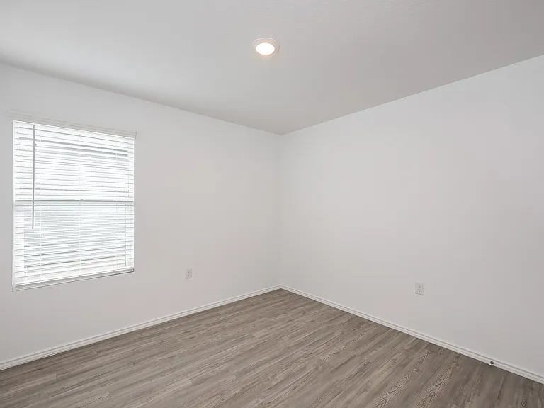 939 Cook Bnd — Photo 11
