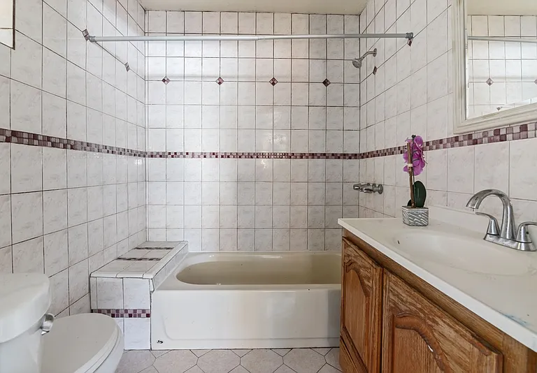 11012 S Eastwood Ave — Photo 7